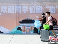 湖北高校毕业生开始分批有序返校