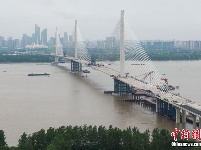 “武汉造”！世界首座轻型钢混结构斜拉桥合龙