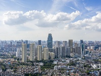 武汉：夏日蓝天白云美如画