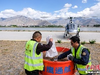 西藏首次开展直升机飞播造林