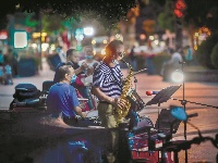 “夕阳红”乐队 鼓动正青春