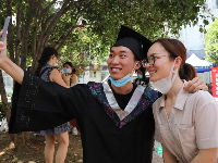 今天，武汉首批大学生返校！