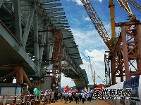 在鄂央企承建的福建省首座公轨两用大桥主桥合龙 