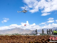 西藏首次开展直升机飞播造林