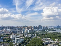 武汉：夏日蓝天白云美如画