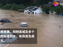 南方大部连遭强降水袭击，广西桂林部分道路中断、汽车被冲走