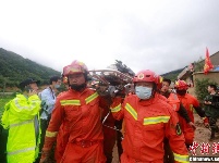 直击黄梅一村庄山体滑坡搜救现场（组图）