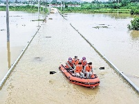 闻“汛”而动 向险而行（组图）