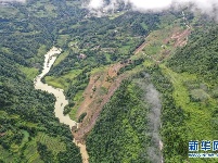 重庆武隆山体滑坡形成堰塞湖