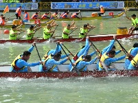 宣恩水运会开幕 贡水河里龙舟竞速