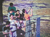 又见江风歌夜色