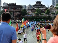 宣恩水运会开幕 贡水河里龙舟竞速