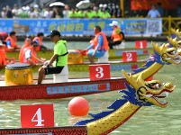 宣恩水运会开幕 贡水河里龙舟竞速