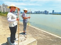 不惧“烤”验，他们干得热火朝天