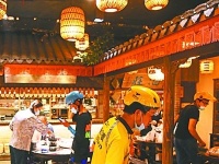 不惧“烤”验，他们干得热火朝天