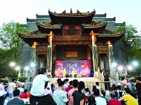 不惧“烤”验，他们干得热火朝天