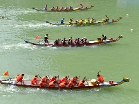 宣恩水运会开幕 贡水河里龙舟竞速