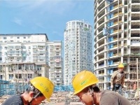 不惧“烤”验，他们干得热火朝天