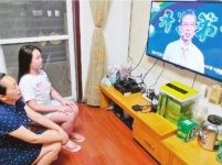 央视《开学第一课》洪山体育馆开讲 