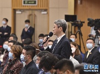 李克强总理出席记者会并回答中外记者提问