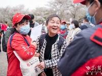 “櫻為武漢 與你湘渝”丨江城芳菲正盛 援鄂醫(yī)護(hù)赴約故地重游