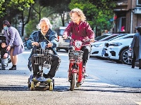 探访武汉“看夕阳老人”：我挺好!（组图）