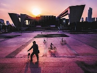 探访武汉“看夕阳老人”：我挺好!（组图）