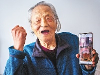 探访武汉“看夕阳老人”：我挺好!（组图）