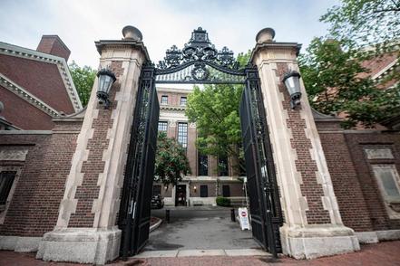 美国政府再对哈佛和国际学生下手
