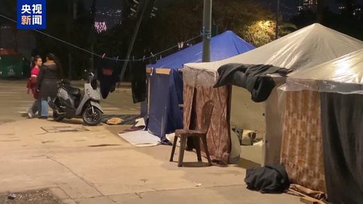 为躲避以军袭击 黎巴嫩贝鲁特街头挤满流离失所者
