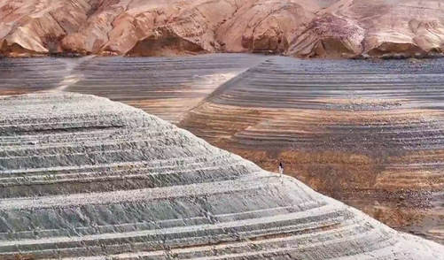 大自然在新疆手绘土星环