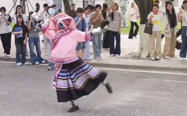 机器人也来参加广西三月三