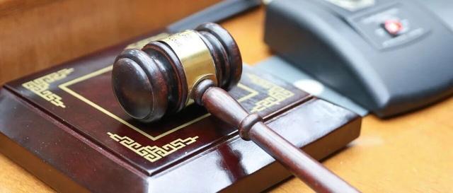 买了新能源车，物业却不让装充电桩？法院这样判