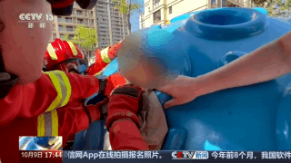 游乐设施、喷泉孔洞暗藏风险 孩子被卡千万别硬拽