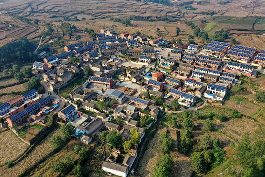 这是10月13日无人机拍摄的山西省晋城市陵川县西河底镇铺上村的屋顶