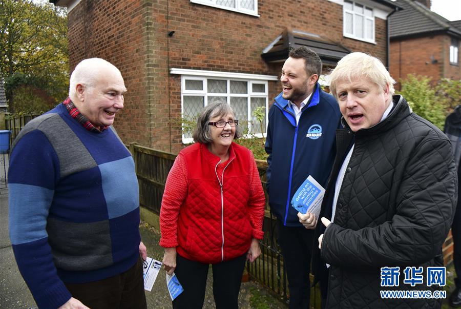 英国首相鲍里斯·约翰逊为大选拉票