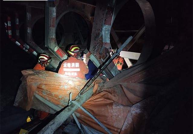 云南在建隧道事故1人获救仍有12人被困